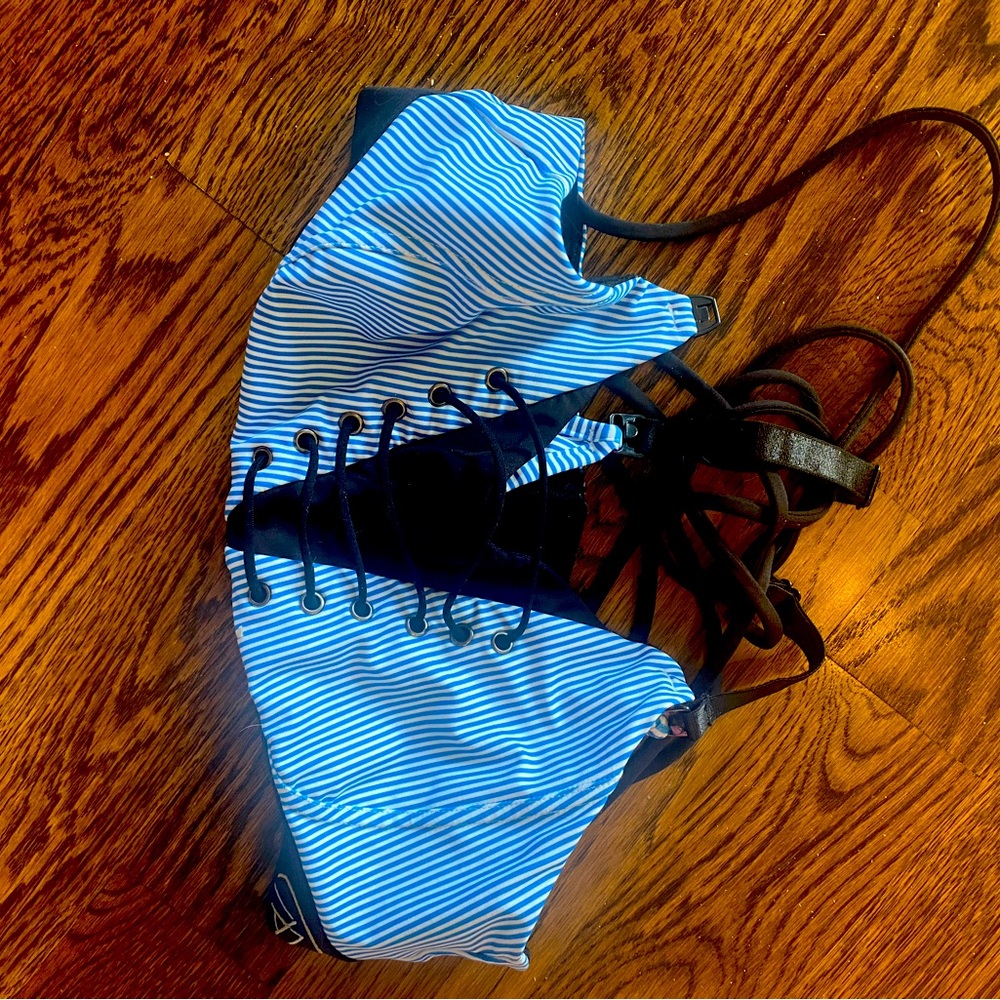 Cute and sexy sports bra with criss cross